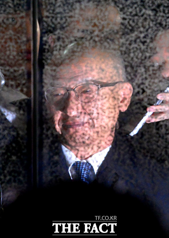 문형표 전 보건복지부 장관이 삼성 합병에 찬성하도록 지시한 사실을 인정했다. 박영수 특별검사팀은 지난 21일 수사를 시작한 이후 처음으로 문 전 장관에 대해 구속영장을 청구했다. /남윤호 기자