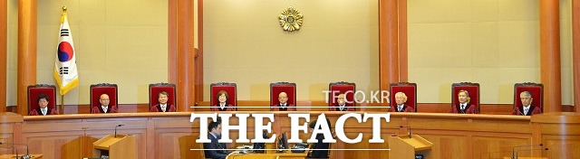 박근혜 대통령에 대한 탄핵심판 첫 변론이 3일 서울 종로구 재동 헌법재판소에서 열렸지만, 피청구인인 박 대통령이 출석하지 않아 9분 만에 끝났다./더팩트 DB