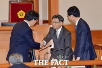 [TF포토] 박근혜 대통령 탄핵심판, '팽팽한 창과 방패의 기 싸움'