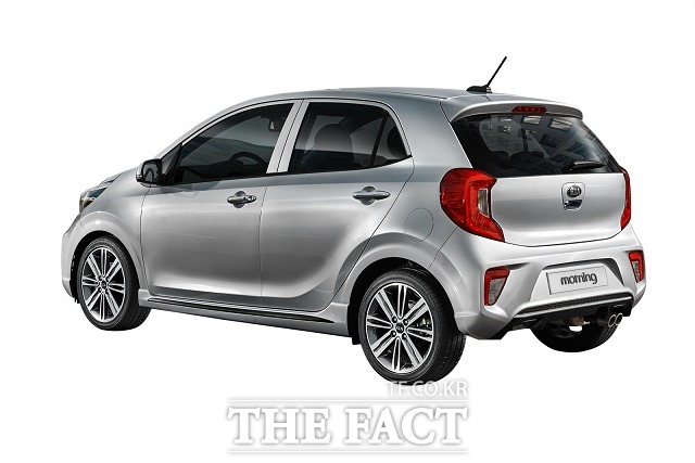 카파 1.0 에코 프라임 가솔린 엔진이 새롭게 탑재된 올 뉴 모닝은 ℓ당 15.4km의 복합연비로 동급 최고 수준의 경제성을 확보했다는 게 회사 측의 설명이다.