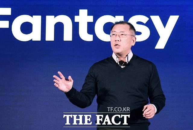 정의선 현대자동차그룹 부회장이 4일(현지시간) 미국 라스베이거스 만달레이베이사우스 컨벤션 센터에서 열린 현대자동차(이하 현대차) 프레스 컨퍼런스에서 미래 모빌리티 구현을 위한 현대자동차의 3대 방향성을 제시했다. /현대자동차그룹 제공