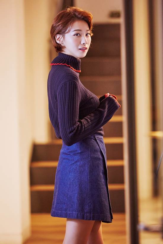 유인영은 데뷔 후 첫 노출에 대해 부담감은 있었지만 자연스럽게 지난간 느낌이었다고 회상했다. /필라멘트픽쳐스 제공