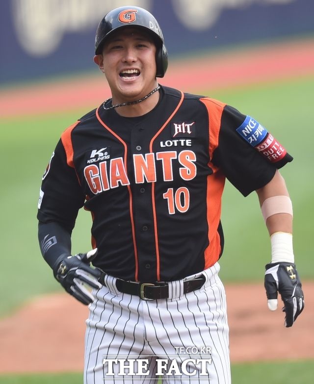 황재균 kt위즈냐 롯데냐 FA자격의 황재균이 kt와 롯데의 선택을 앞두고 있다./최용민 기자