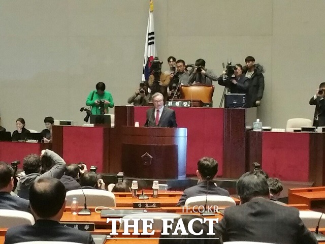 인명진 새누리당 비상대책위원장이 10일 오후 국회에서 열린 의원총회에서 모두발언을 하고 있다. /국회=신진환 기자
