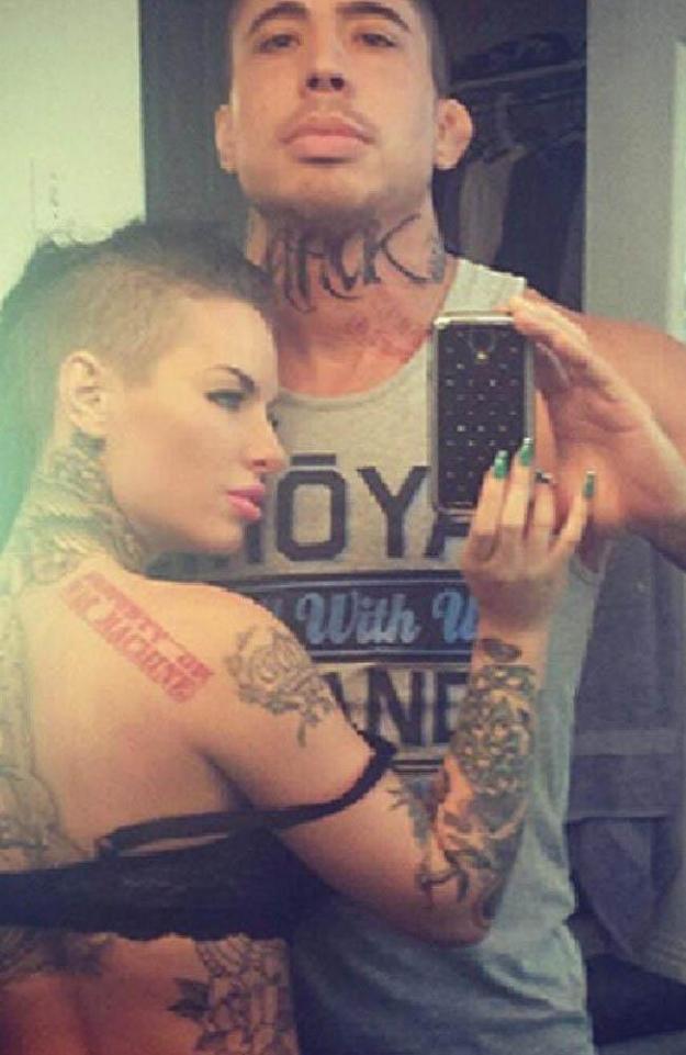 전 UFC 파이터 워 머신이 포르노 배우인 전 여자친구를 살해하려 했다는 혐의로 다음 달 재판을 앞두고 있다. /크리스티 맥 SNS