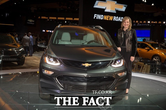 쉐보레가 개발한 순수 전기차 볼트EV가 2017 북미 올해의 차에 선정됐다. /쉐보레 제공