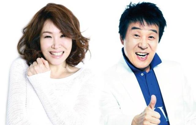 믿고 사랑해주는 팬들이 있으니 외롭지 않다. 송대관은 다음달 12일 KBS 부산홀에서 후배가수 주현미와 흥겨운 트로트 무대 2017 트로트 빅 콘서트(오후 3시, 7시)를 갖는다. /송기획 제공