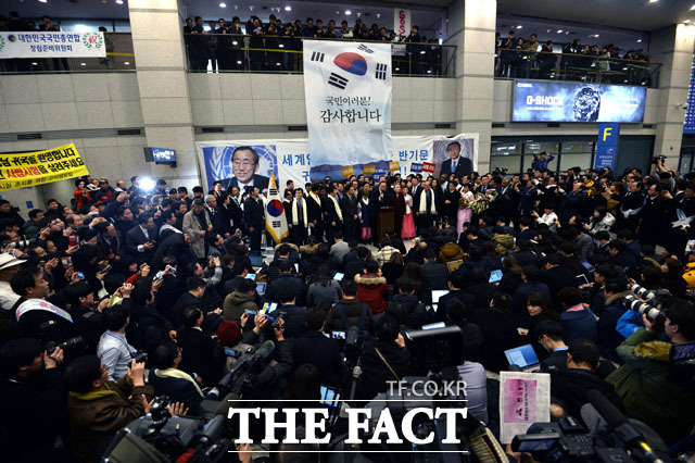 공항 가득 모인 인파