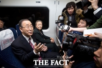 [TF포토] 반기문 전 총장, '첫 행보는 공항철도 이용'