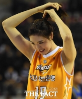 [TF화보] KB스타즈 박지수 '이렇게 예쁜 농구선수 봤니?'