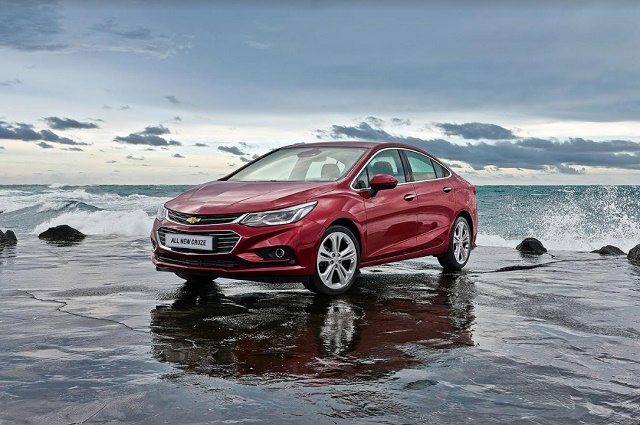 올 뉴 크루즈는 기존 모델보다 날렵한 극적인 비례감을 연출해 스포츠 세단 스타일의 감각적인 디자인을 구현한다.