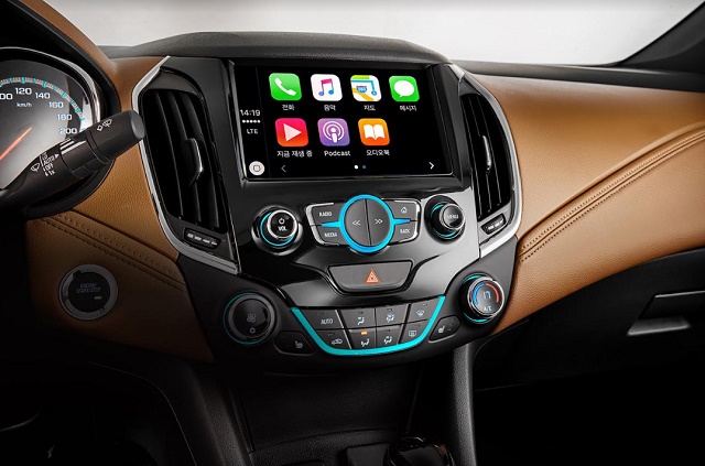 신형 크루즈는 프리미업급 편의사양을 대거 적용했다. 사전 계약은 17일부터 시작한다.