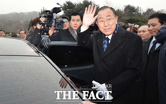 반기문 전 유엔 사무총장은 지난 12일 귀국 후부터 서울부터 충청권, 영호남을 넘나드는 광폭 행보를 하고 있다. 19일엔 이명박 전 대통령을 예방한 뒤 고 김영삼 전 대통령의 부인 손명순 여사도 예방할 예정이다. /이덕인 기자