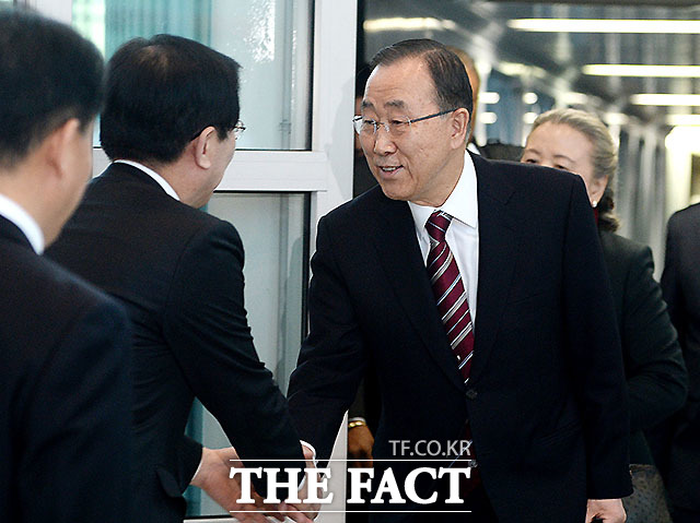 반기문 이명박 전 대통령 예방. 반기문 전 유엔 사무총장이 19일 오후 이명박 전 대통령을 예방해 귀국 인사를 한다./더팩트DB