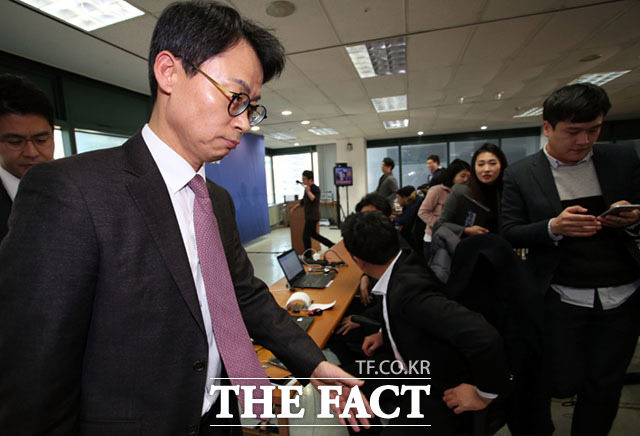 박영수 특별검사팀은 19일 새벽 법원이 이재용 삼성전자 부회장의 구속영장을 기각한데 매우 유감이라고 표명했다. /임세준 기자