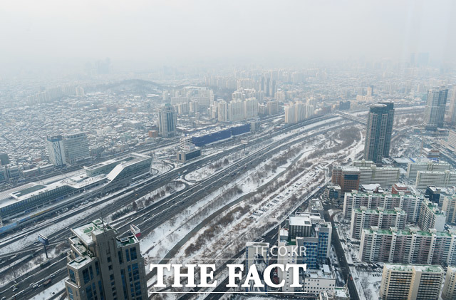 하얀 눈이 소복히 쌓인 서울