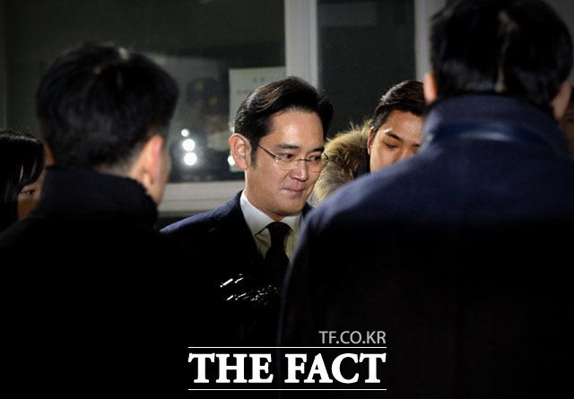 이재용 삼성전자 부회장의 구속영장이 기각된 가운데 삼성측은 한 고비를 넘겼을 뿐 아직 수사는 진행 중이라며 긴장의 끈을 놓지 않았다. /임세준 기자