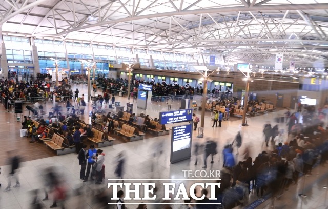 제주공항 결항. 20일 제주공항이 윈드시어 발효로 무더기 결항 사태를 빚고 있다. / 더팩트DB