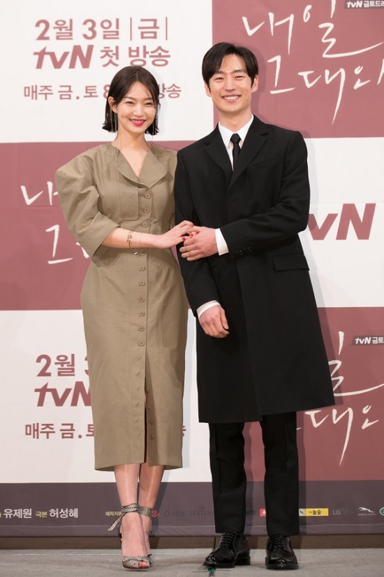 내일 그대와 배우 신민아-이제훈. 23일 오후 2시 서울 강남구 언주로 임피리얼 팰리스 서울에서 =케이블 채널 tvN 새 금토드라마 내일 그대와 제작발표회가 열렸다. /tvN 제공