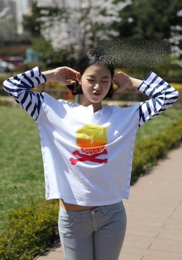 도깨비의 여자 주인공 김고은의 과거 피팅 모델 시절이 눈길을 끌고 있다. /온라인 커뮤니티