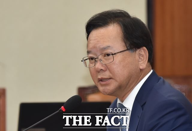 김부겸 민주당 의원은 공동정부의 실현가능성에 대해 의심을 하는 것보다, 무엇이 공동체의 절박한 과제인지 고민하는 것이 시급하다고 밝혔다. /이새롬 기자