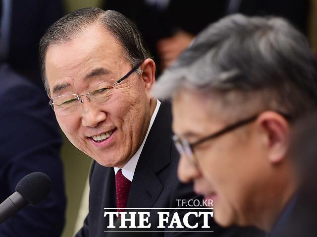 반기문 전 유엔 사무총장이 25일 오후 서울 중구 프레스센터에서 열린 관훈클럽 토론회에 참석해 환한 미소를 짓고 있다. /프레스센터=배정한 기자