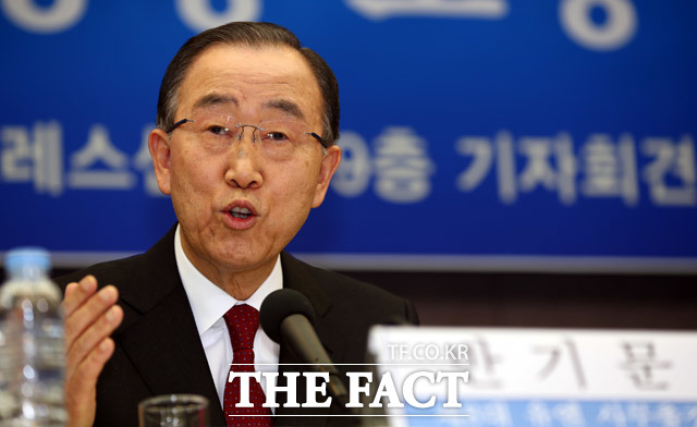 유력 대선 주자인 반기문 전 유엔 사무총장이 25일 오후 서울 중구 프레스센터에서 열린 관훈클럽 토론회에 참석해 모두발언을 하고 있다. /프레스센터=배정한 기자