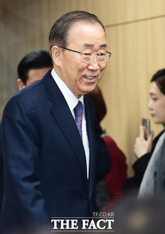 반기문 전 유엔사무총장이 1일 전격적으로 대선 불출마 선언을 한 배경에 이목이 쏠린다. 지난달 12일 귀국하며 사실상 대선 출마의 뜻을 내비쳤지만, 반 전 총장은 20여 일 만에 대권의 꿈을 접었다. /배정한 기자