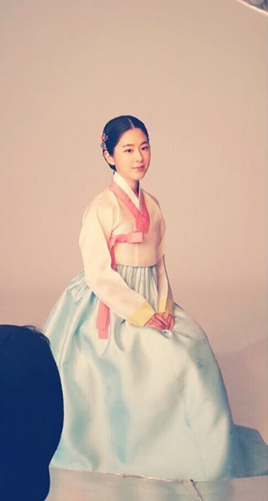 박혜수의 한복 자태. 배우 박혜수가 1일 인스타그램에 한복을 입고 찍은 사진을 공개했다. /박혜수 인스타그램