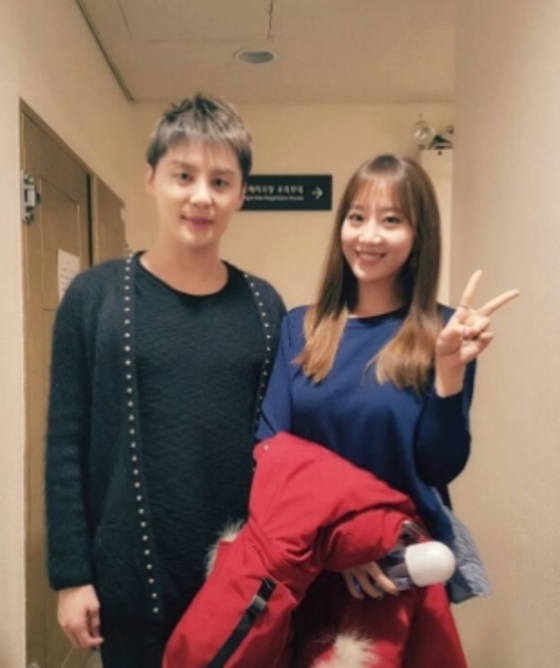 박신영 아나, 김준수와 무슨 사이? 박신영 MBC스포츠 플러스 아나운서가 주목 받고 있는 가운데 박신영 아나운서와 JYJ 김준수의 절친 인증샷이 눈길을 끌고 있다. /박신영 SNS