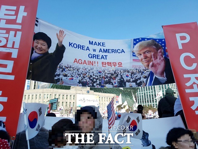 이날 태극기 집회 현장에선 북한 선제 타격을 주장하는 이들도 있었다. /변동진 기자