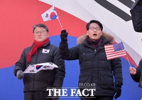 [TF포토] 박근혜 탄핵 반대…'친박 인사 대거 참석'