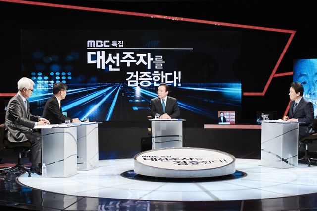 이인제 전 의원이 시사토크프로그램에서 검증을 받았다. /MBC 제공