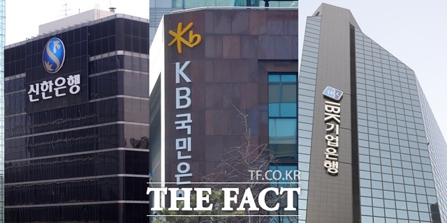 지난해 7월 신한은행을 시작으로 KB국민은행, IBK기업은행도 유연근무제를 도입해 운영하고 있다. /더팩트 DB