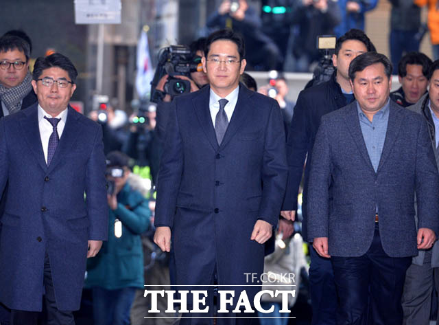 특검이 이재용 삼성전자 부회장에 대한 구속영장 재청구 여부를 이르면 오늘(14일) 안으로 결정할 것으로 보인다. /문병희 기자