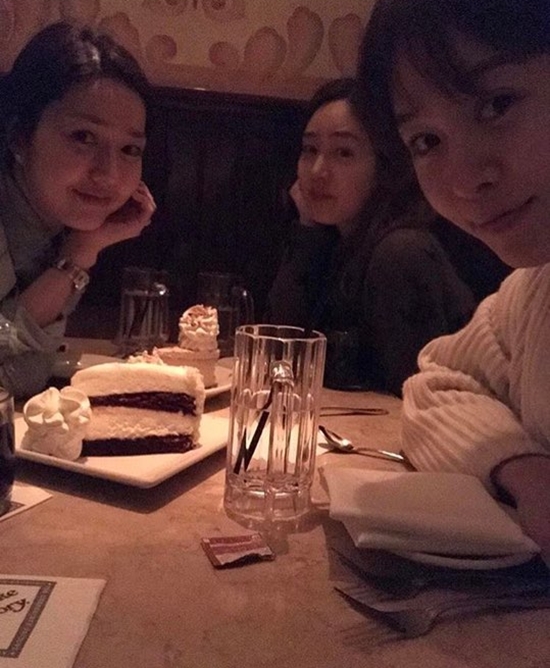 이진 근황 공개. 옥주현은 최근 SNS에 성유리, 이진과 함께 찍은 사진을 공개했다. /옥주현 인스타그램