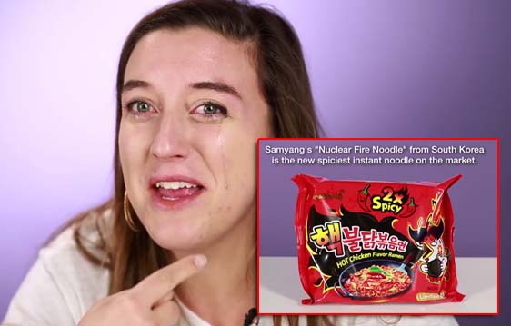 핵불닭볶음면 외국에서도 난리! 버즈피드는 한국의 핵불닭볶음면에 대해 세계에서 가장 매운 인스턴트 라면이라고 소개하면서 흥미로운 실험 영상을 게재했다. /버즈피드 영상 캡처