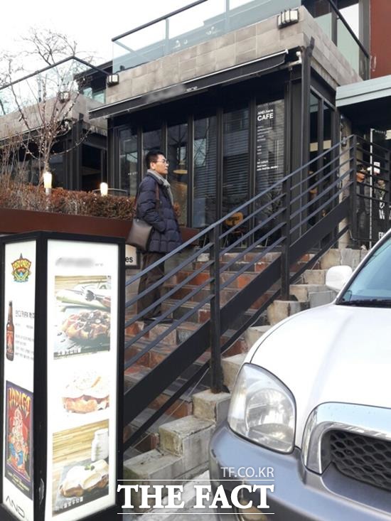 승리의 부모가 운영 중인 서울 혜화동 카페. 19일과 20일 오후 직접 찾은 J사는 문이 닫혀있었고, 바로 아래층 카페 관계자는 소송건에 대해 아는 바 없다고 대답을 피했다. /강일홍 기자