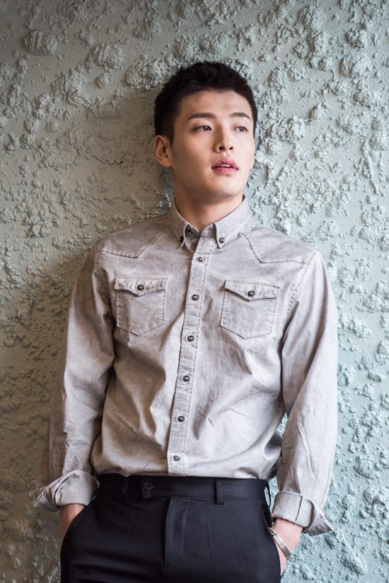 강하늘은 재심 소재가 된 실제 사건의 피해자를 만나 조심스러웠다. /오퍼스픽쳐스 제공