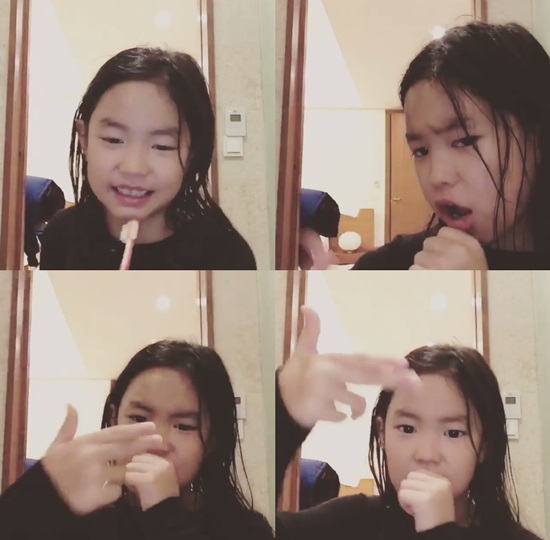 강혜정-타블로의 딸 하루. 배우 강혜정과 가수 타블로의 딸 이하루가 훌쩍 큰 근황을 공개했다. /이하루 인스타그램