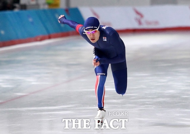이승훈, 매스스타트까지 금메달. 스피드스케이팅 선수 이승훈이 23일 2017 삿포로 동계 아시안게임 스피드스케이팅 남자 매스스타트에서 금메달을 획득하며 한국 동계 아시안게임 최초 4관왕에 이름을 올렸다. /더팩트 DB