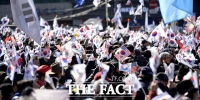 [TF포토] '갈수록 커지는 규모'…제14차 태극기 집회