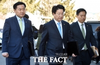 [TF포토] 결연한 표정의 국회 탄핵소추위원단