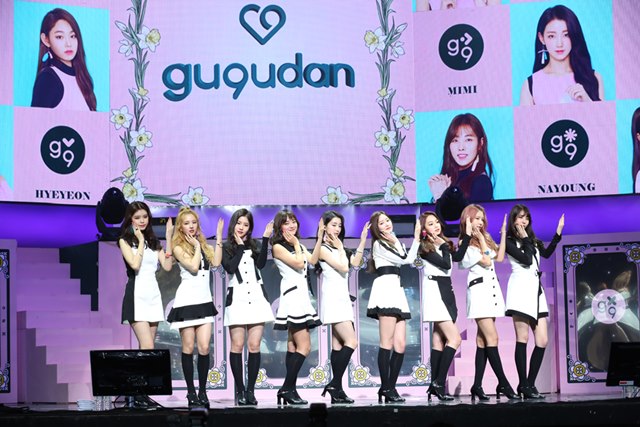 그룹 구구단 단체사진. 그룹 구구단 멤버 세정(왼쪽에서 네 번째)은 각종 예능 프로그램에서 특유의 매력을 발산하며 활약을 펼치고 있다. /젤리피쉬엔터테인먼트