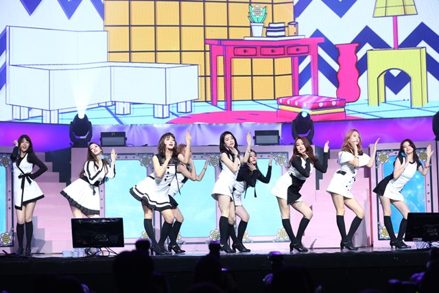 타이틀곡 나 같은 애 무대. 그룹 구구단은 28일 두 번째 미니앨범 나르시스를 발매하고 타이틀곡 나 같은 애로 활발한 활동을 펼친다. /젤리피쉬엔터테인먼트 제공