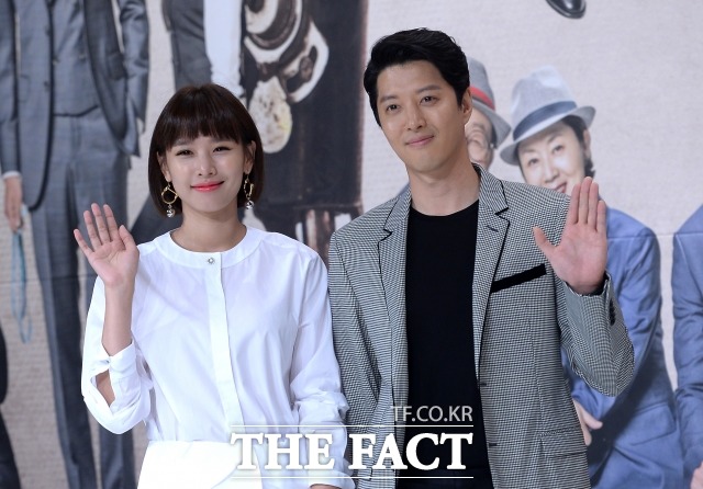 열애 인정한 배우 이동건♥조윤희. 배우 이동건과 조윤희 측은 지난달 28일 열애 사실을 공식 인정했다. /임세준 기자