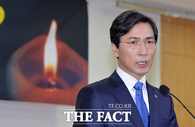 더불어민주당 기동민, 어기구, 이철희 의원이 5일 국회에서 기자회견을 열고 당 대선후보인 안희정(사진) 충남도지사를 지지한다고 선언했다. /문병희 기자