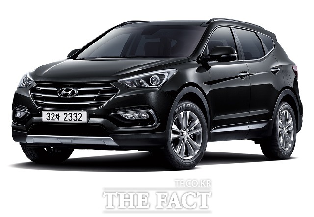 현대자동차가 6일 자사 중형 스포츠유틸리티차량 SUV 싼타페의 가솔린 2.0 터보 모델을 출시했다. /현대자동차 제공