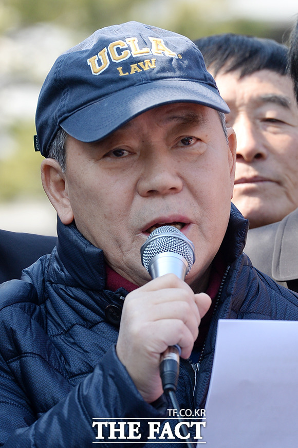김평우 변호사는 9인 재판관 체제가 될 때까지 탄핵심판을 미뤄야 한다고 주장했다. /남용희 기자