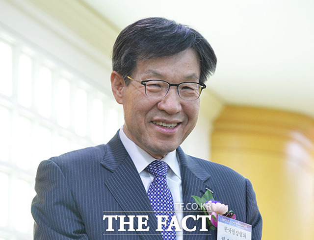 10일 오전 열린 포스코 주주총회에서 권오준 포스코 회장의 연임이 최총 통과됐다. /더팩트 DB